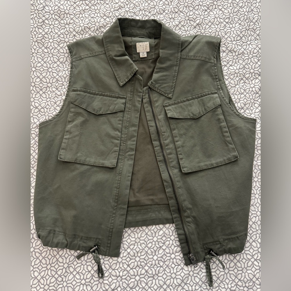 Women’s Cropped Vest